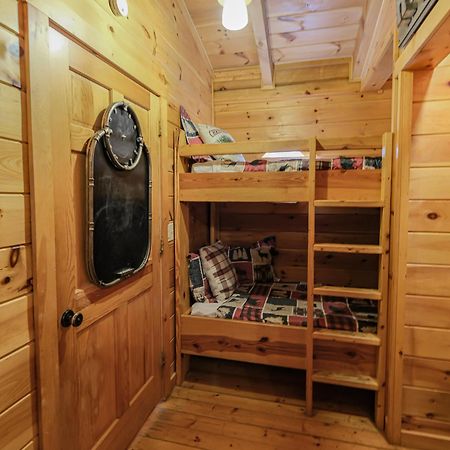 גטלינבורג Lazy Bear Lodge מראה חיצוני תמונה